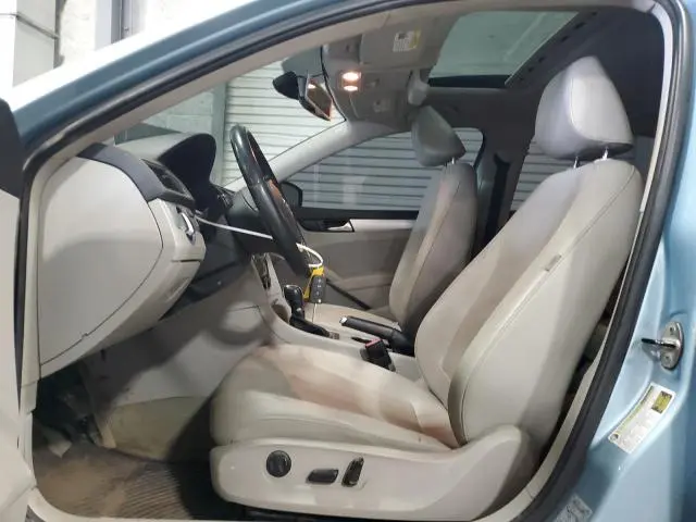 2013 VOLKSWAGEN PASSAT SE  