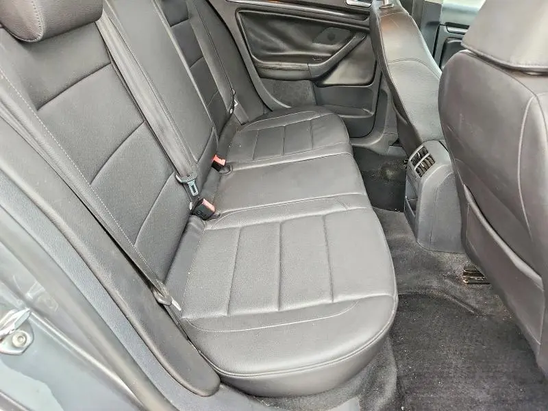 2010 VOLKSWAGEN JETTA SE  