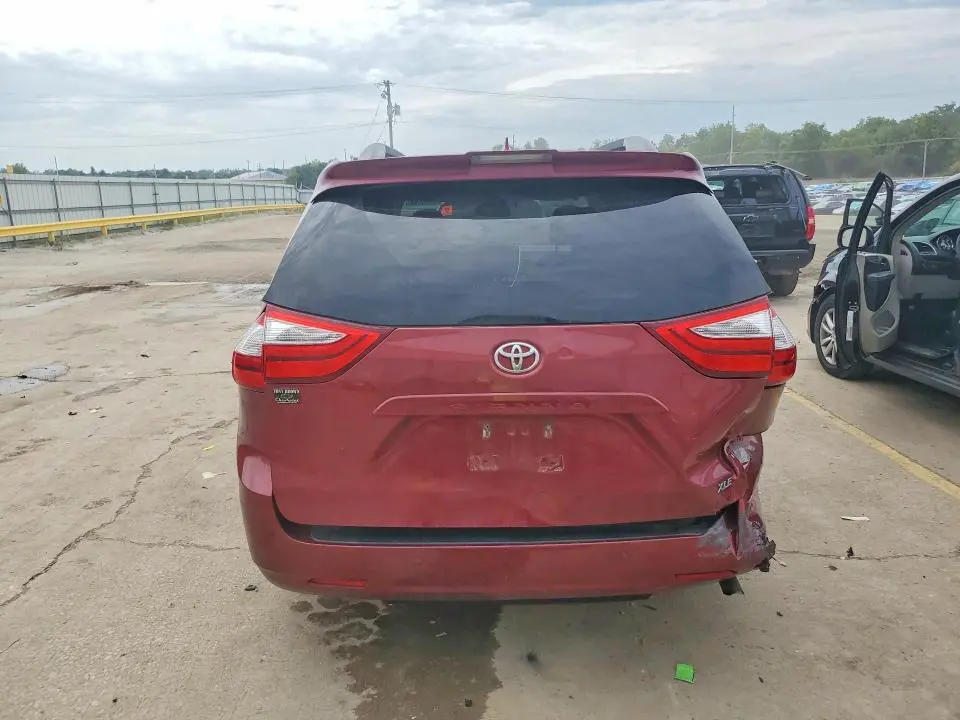 2018 TOYOTA SIENNA XLE PREMIUM 8-PASSENGER  