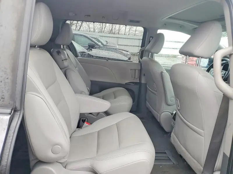 2020 TOYOTA SIENNA XLE 8-PASSENGER  