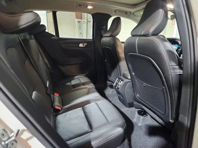 2025 VOLVO XC40 CORE  