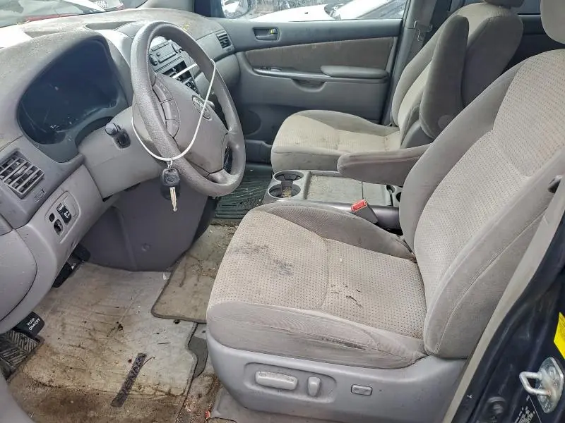 2010 TOYOTA SIENNA CE  