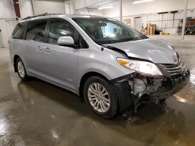 2012 TOYOTA SIENNA XLE  