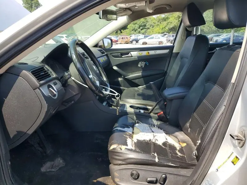 2013 VOLKSWAGEN PASSAT SE  