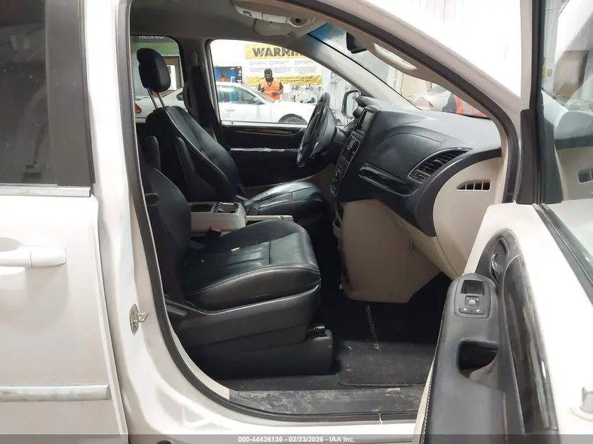 2016 CHRYSLER TOWN & COUNTRY TOURING