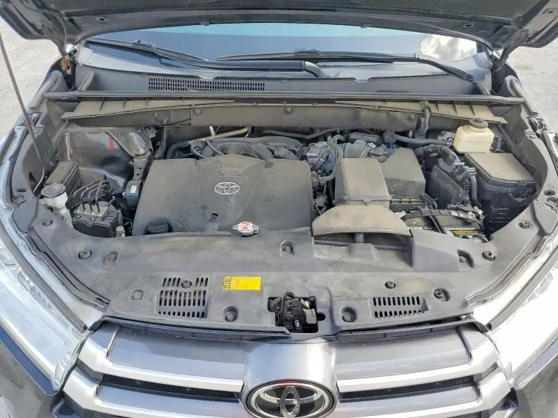 2017 TOYOTA HIGHLANDER XLE  