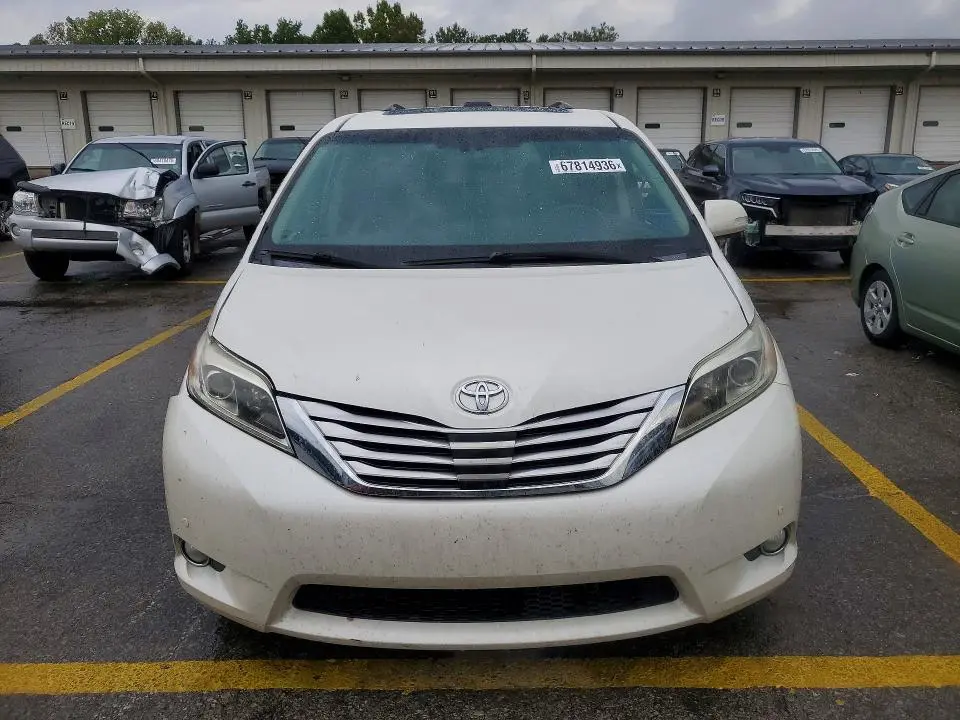 2017 TOYOTA SIENNA LIMITED PREMIUM 7-PASSENGER  