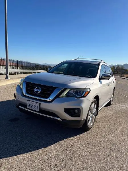 2018 NISSAN PATHFINDER SL  