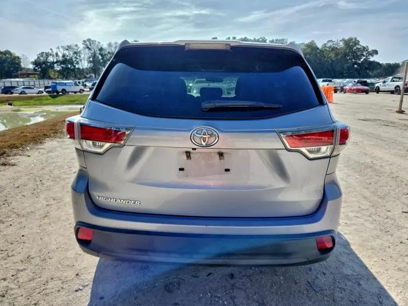 2016 TOYOTA HIGHLANDER LE  