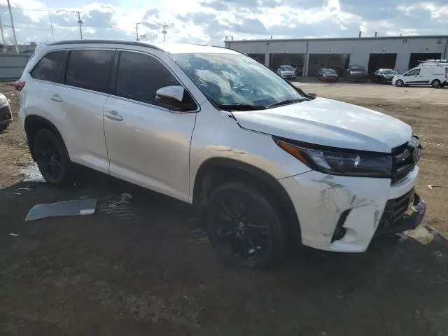 2019 TOYOTA HIGHLANDER SE