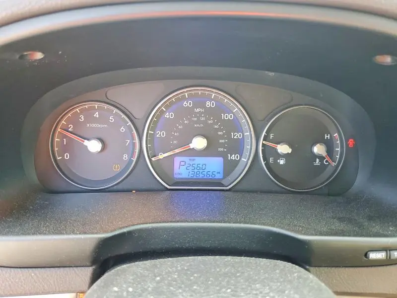 2011 HYUNDAI SANTA FE GLS  