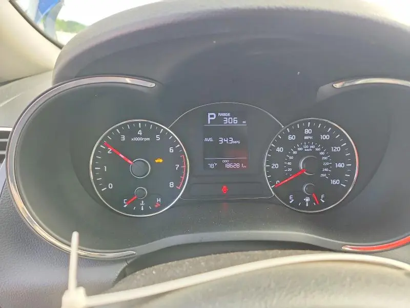 2017 KIA FORTE LX  