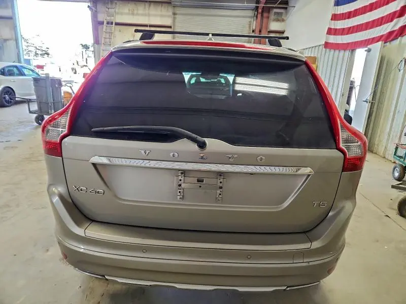 2015 VOLVO XC60 T5 PLATINUM  