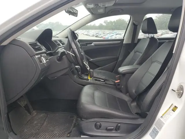 2016 VOLKSWAGEN PASSAT SE  