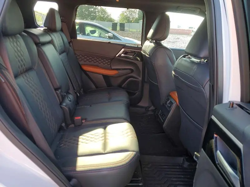 2024 MITSUBISHI OUTLANDER SEL  