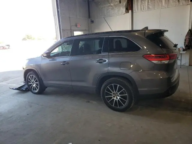 2018 TOYOTA HIGHLANDER SE  