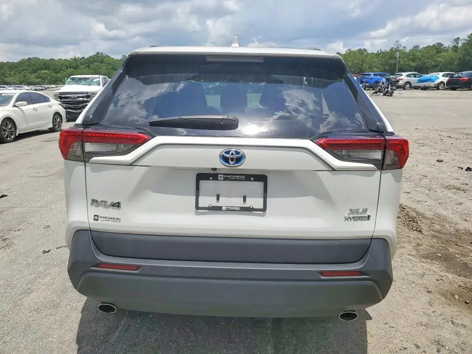 2024 TOYOTA RAV4 XLE PREMIUM  