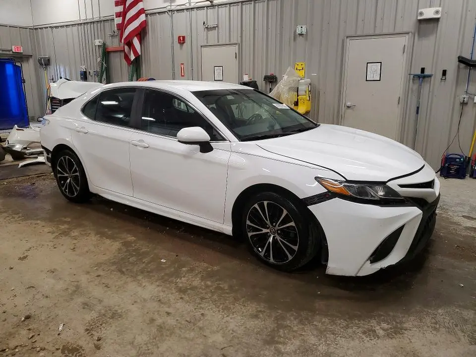 2018 TOYOTA CAMRY SE  