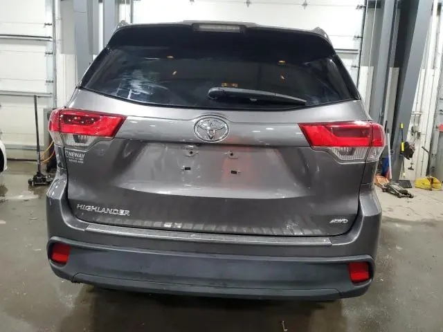 2019 TOYOTA HIGHLANDER LE