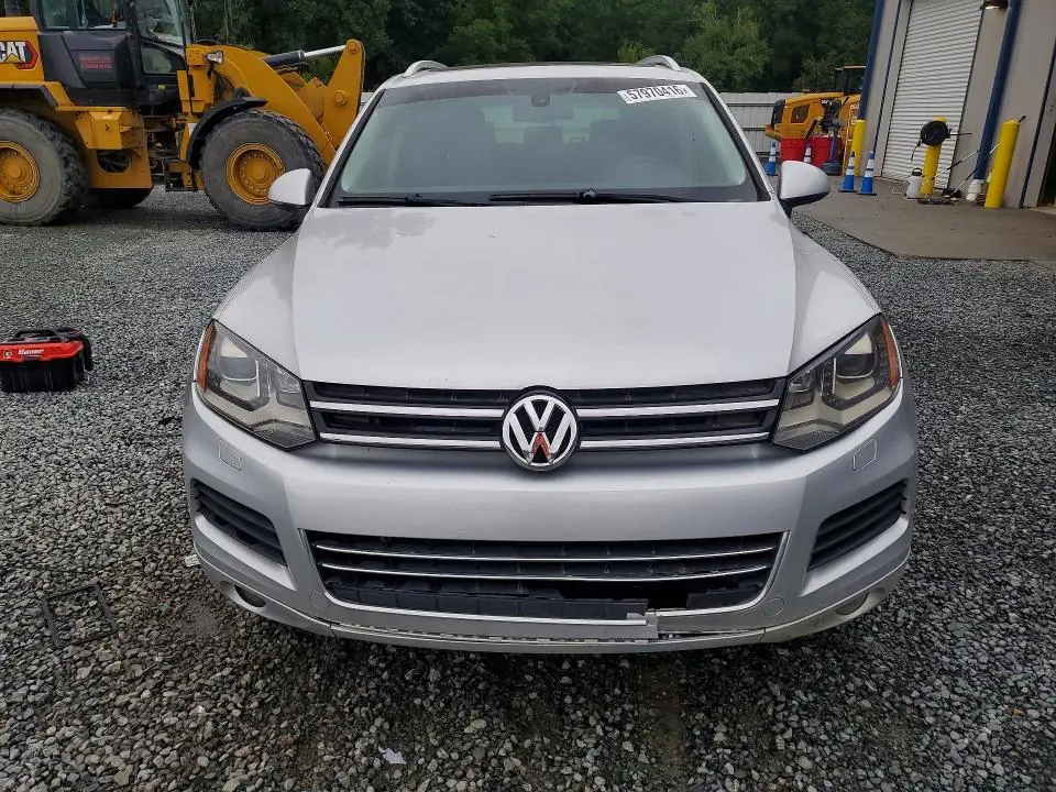 2013 VOLKSWAGEN TOUAREG V6  