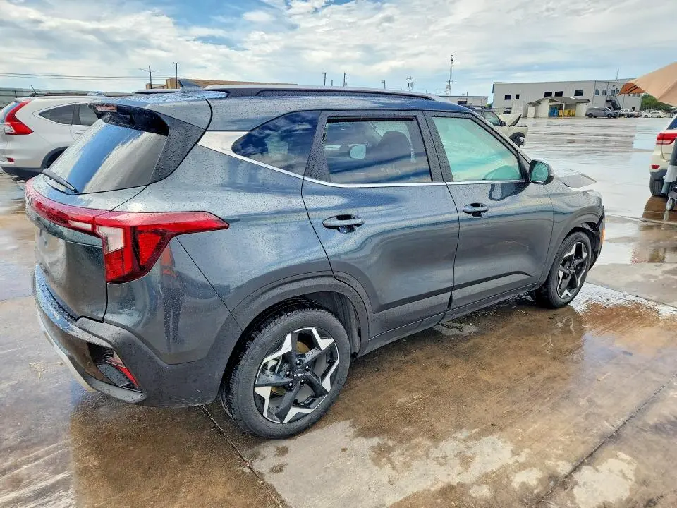 2025 KIA SELTOS EX  