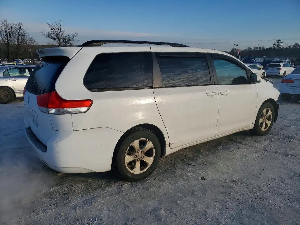 2011 TOYOTA SIENNA LE  