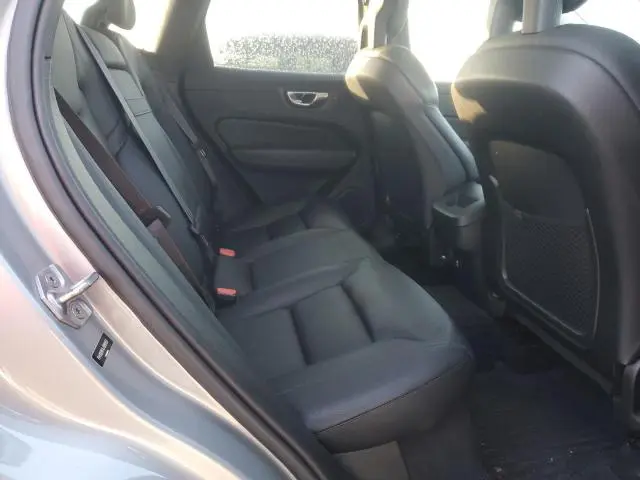 2018 VOLVO XC60 T5 MOMENTUM  