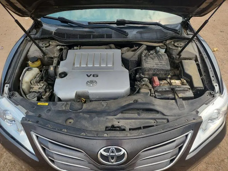2011 TOYOTA CAMRY XLE V6  