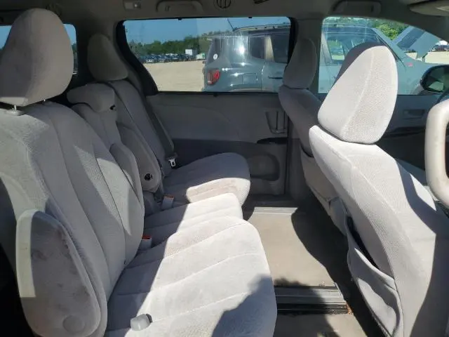 2013 TOYOTA SIENNA LE  