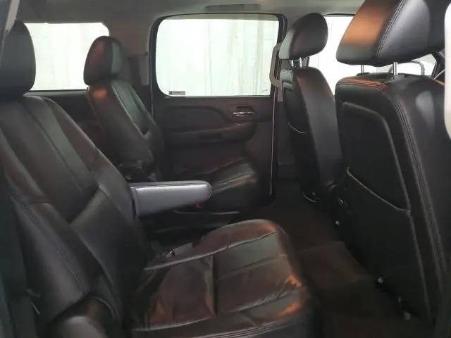 2011 CHEVROLET SUBURBAN K1500 LT  