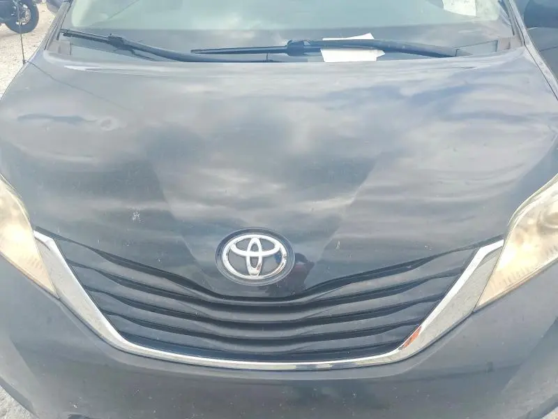 2011 TOYOTA SIENNA LE  