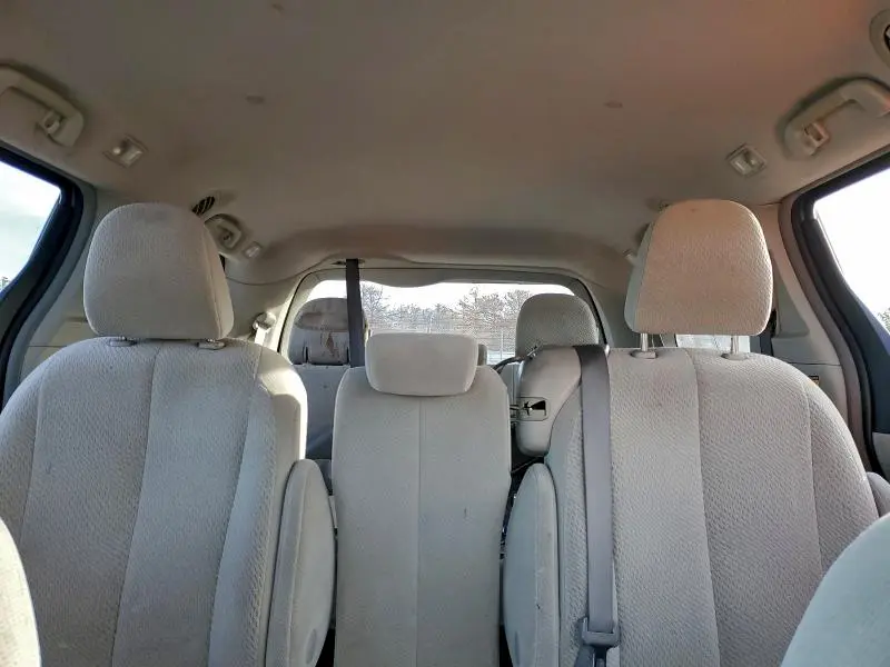 2011 TOYOTA SIENNA LE 8-PASSENGER  