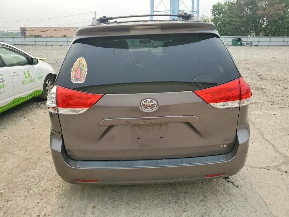 2011 TOYOTA SIENNA LE  