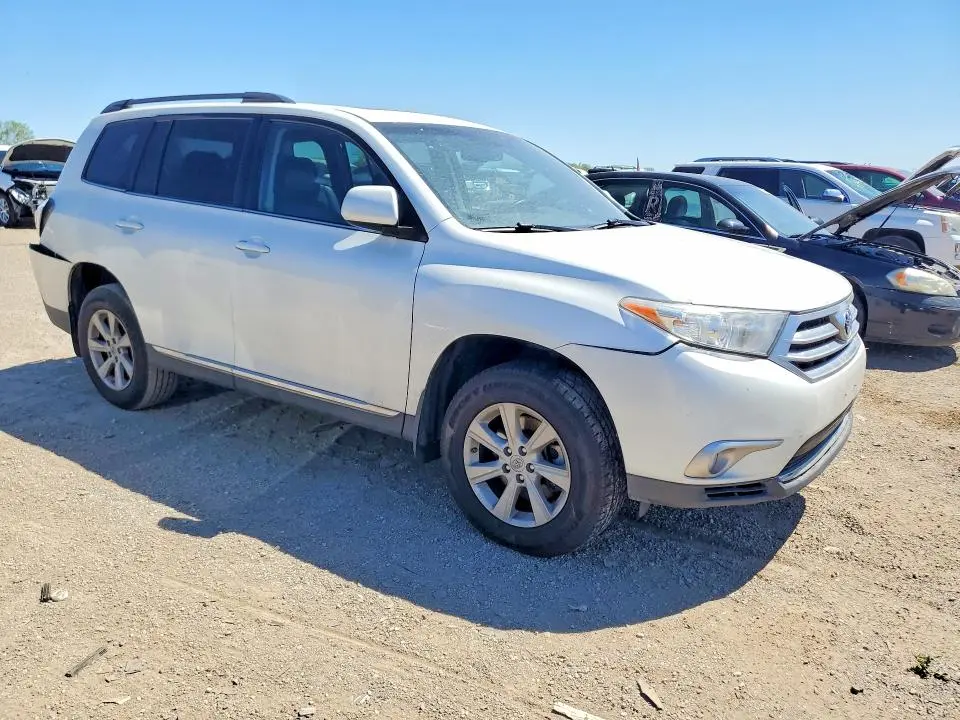 2013 TOYOTA HIGHLANDER SE  