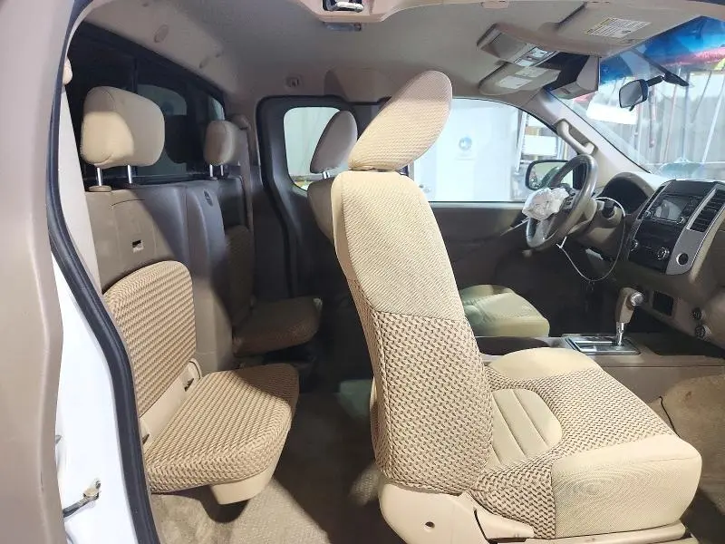2017 NISSAN FRONTIER SV  