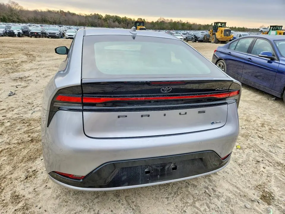 2024 TOYOTA PRIUS XLE  