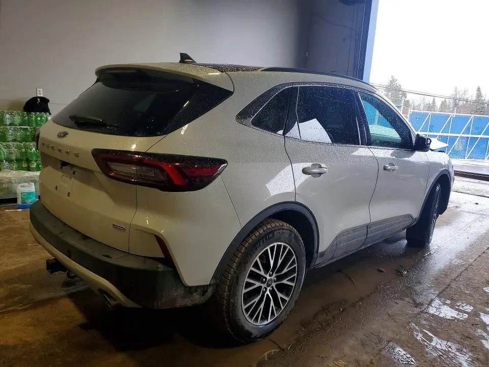 2025 FORD ESCAPE   