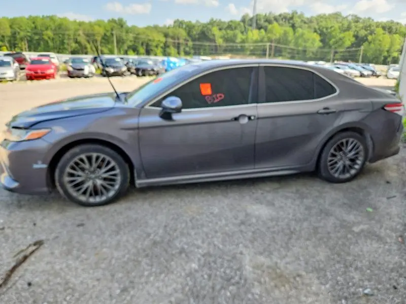2020 TOYOTA CAMRY SE  