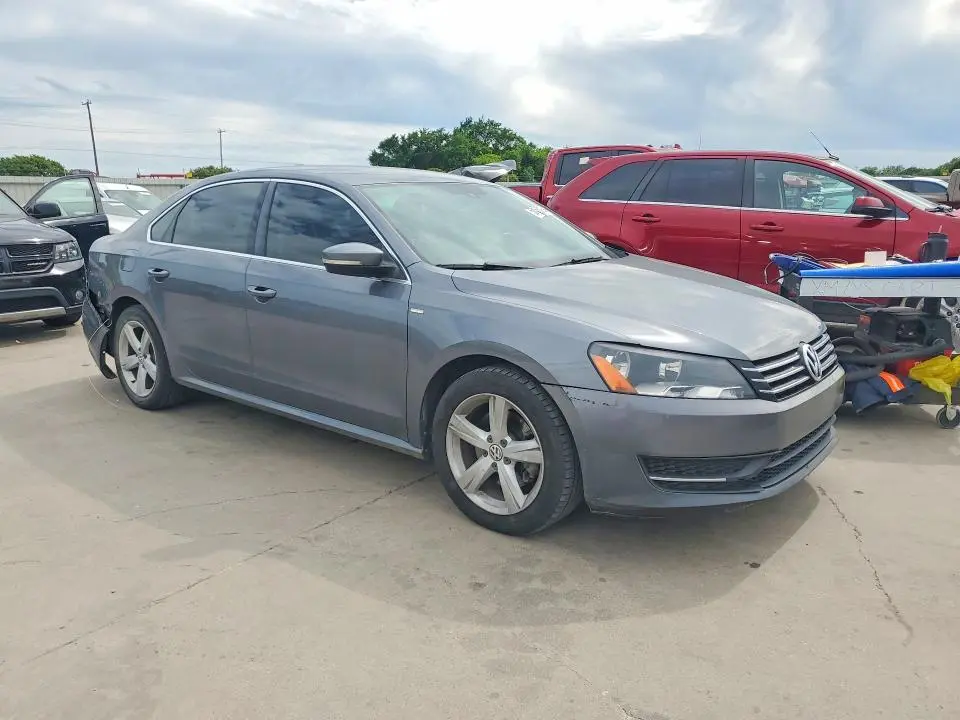 2014 VOLKSWAGEN PASSAT S  