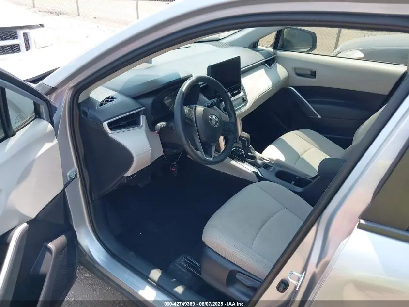 2025 TOYOTA COROLLA CROSS LE