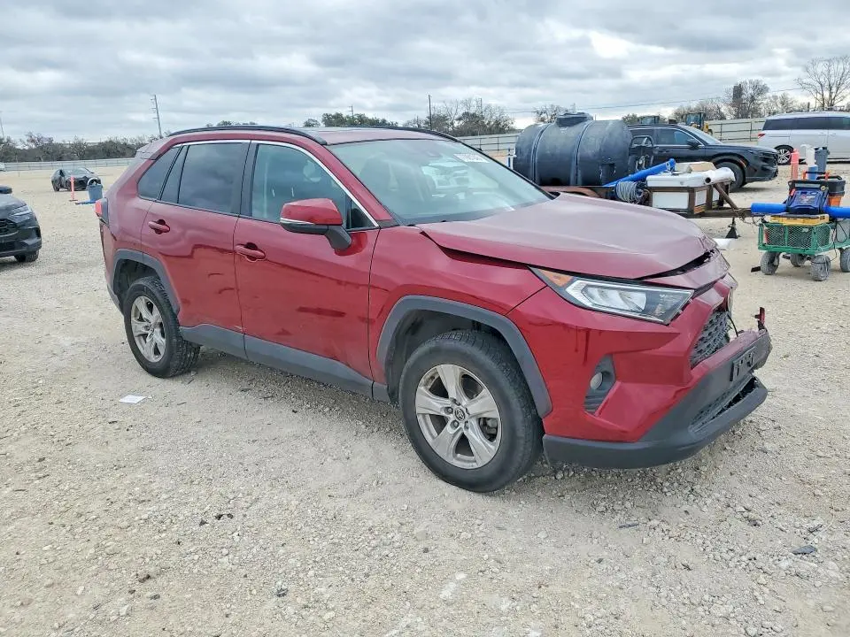 2021 TOYOTA RAV4 XLE  
