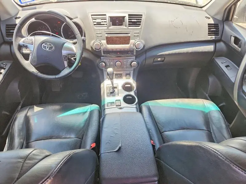 2011 TOYOTA HIGHLANDER SE  