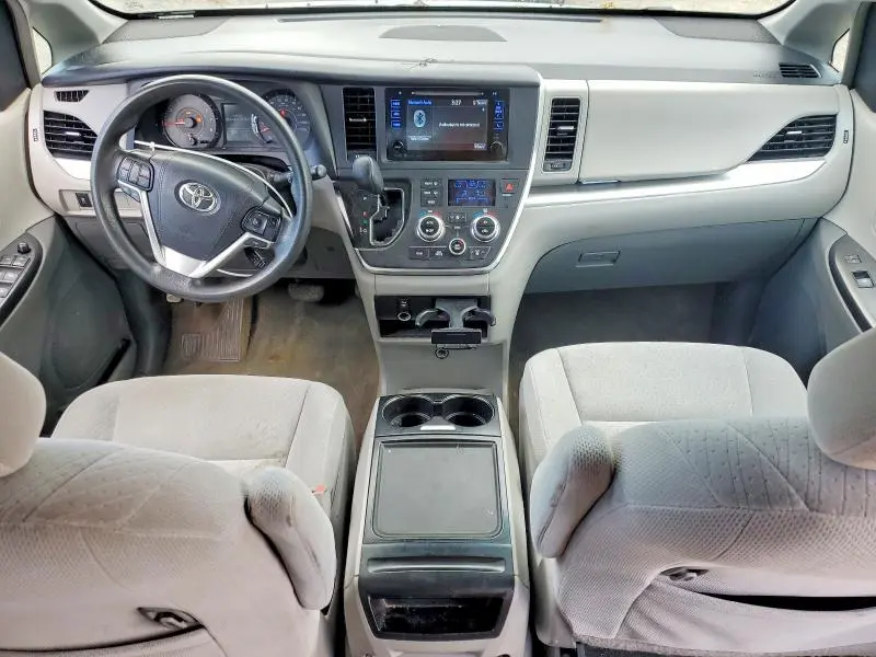 2016 TOYOTA SIENNA LE  