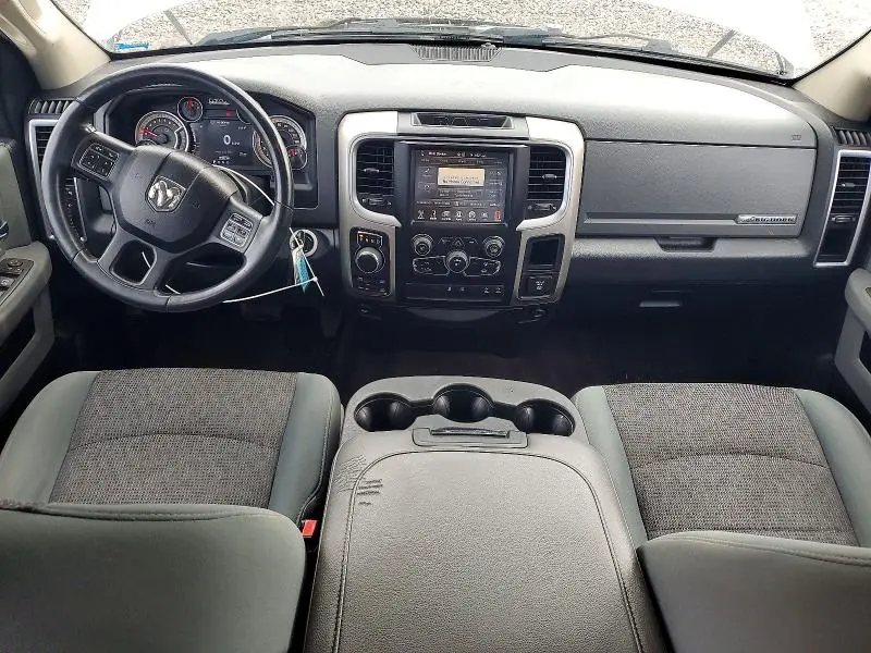 2016 RAM 1500 SLT  