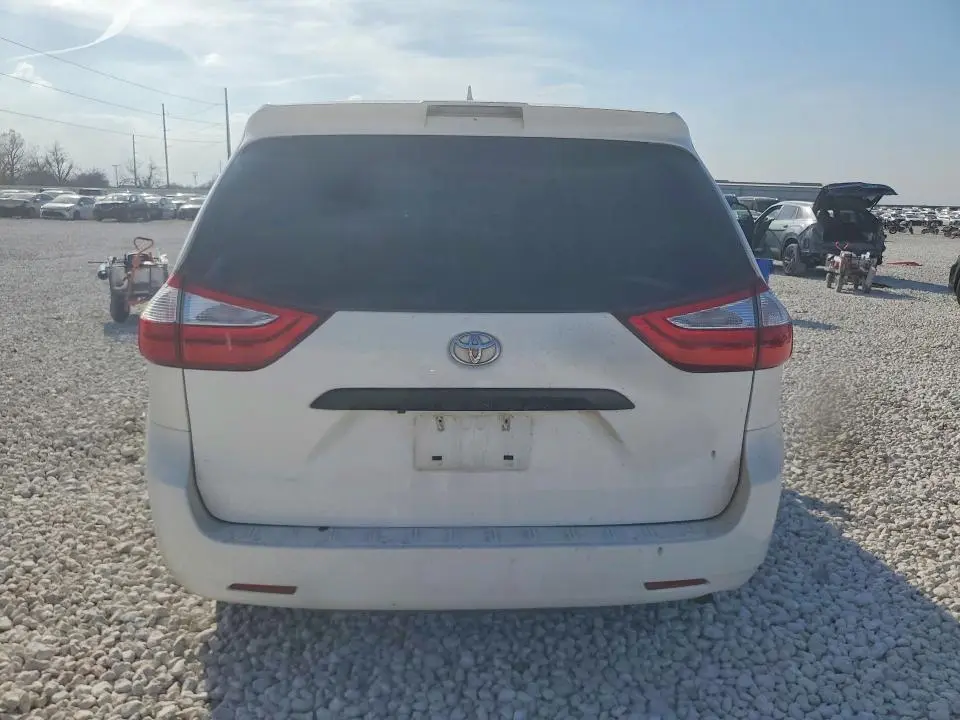2019 TOYOTA SIENNA   
