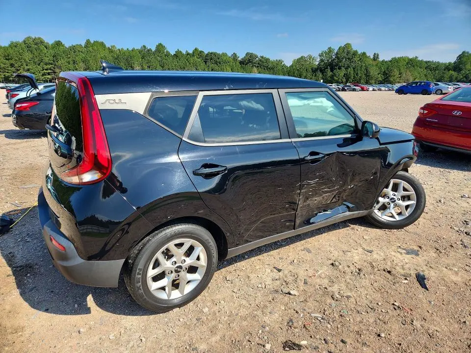 2022 KIA SOUL LX  