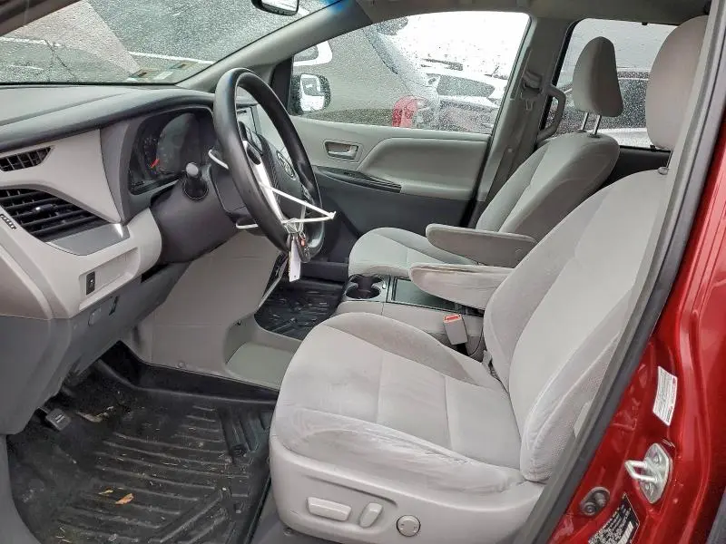 2015 TOYOTA SIENNA LE  