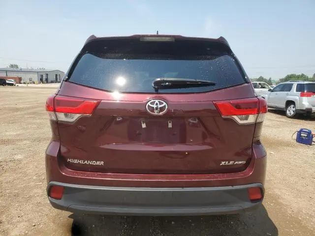 2019 TOYOTA HIGHLANDER SE  