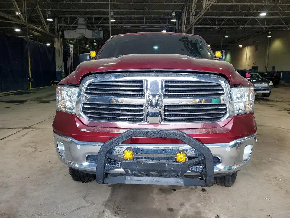 2016 RAM 1500 SLT  