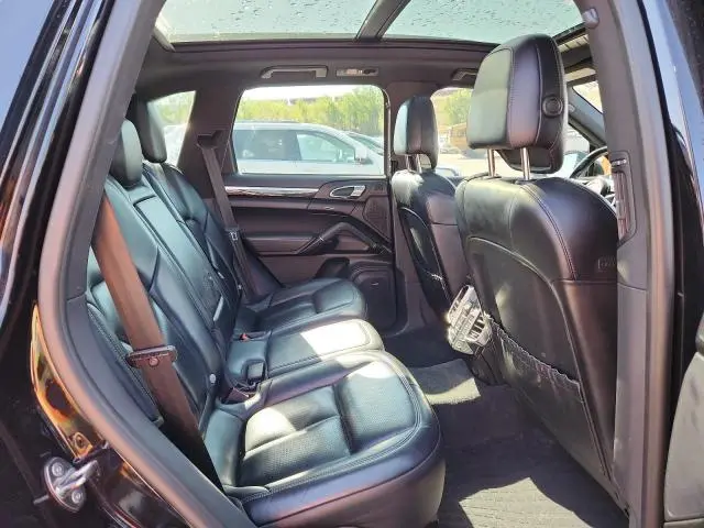 2017 PORSCHE CAYENNE S  